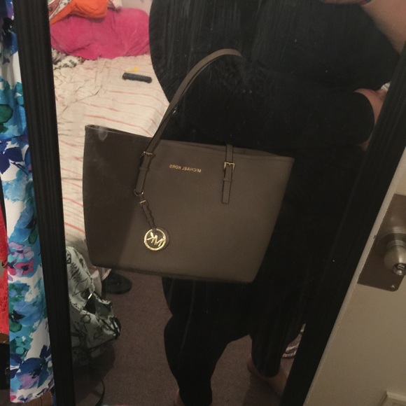 Michael Kors Small Dark Dune Jet Set 💯 Authentic - Picture 8 of 8